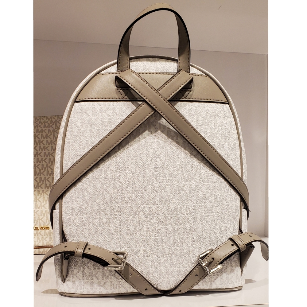MICHAEL KORS
Kenly
Medium Backpack - Picture 6 of 8